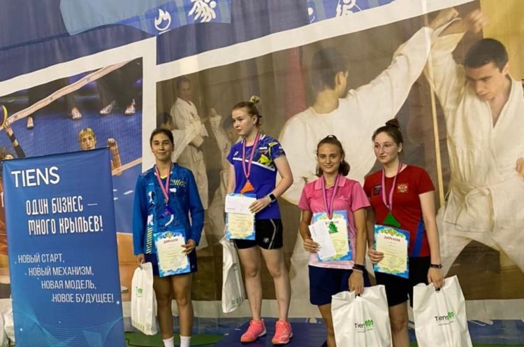 Воспитанницы приморского бадминтона успешно выступили на всероссийском турнире