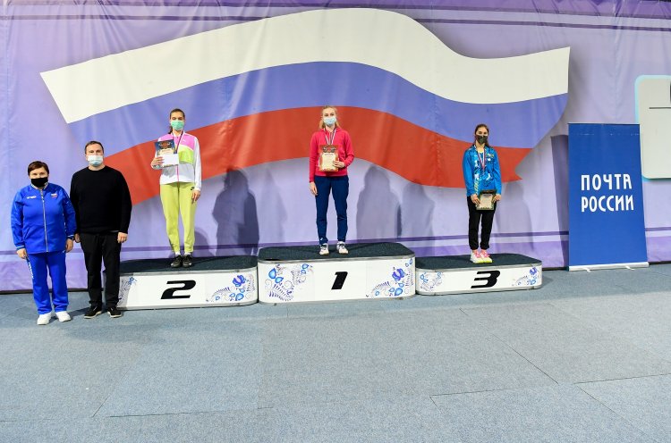 Приморская бадминтонистка завоевала две медали турнира Гран-При