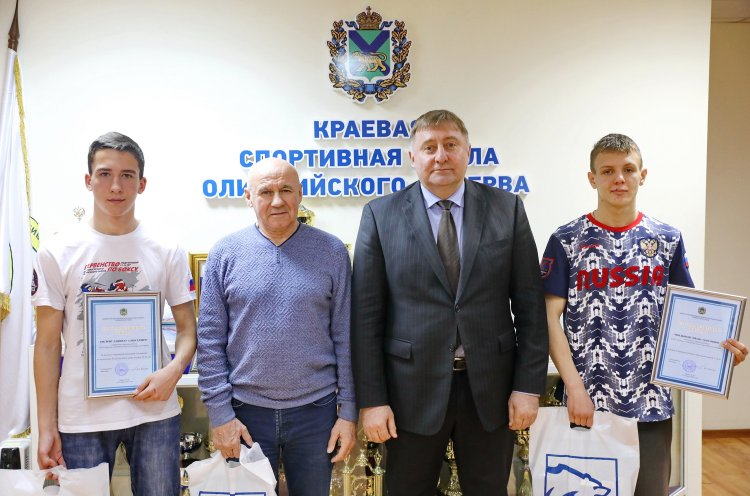 Во Владивостоке наградили призеров первенства России по боксу