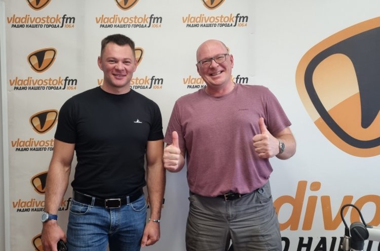 Каноист Иван Штыль стал гостем радиостанции «Владивосток FM»